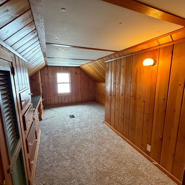 Building Photo - Updated 3 bedroom home on the West side of Grand Rapids