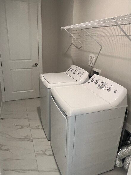 Building Photo - 15257 Zeno Way