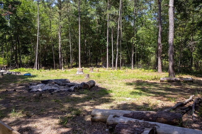 Building Photo - 3 bedrooms, Fenced in backyard, 12x24 shed, NO breed restrictions!