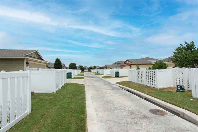 Building Photo - 18405 Tallgrass Prairie Dr