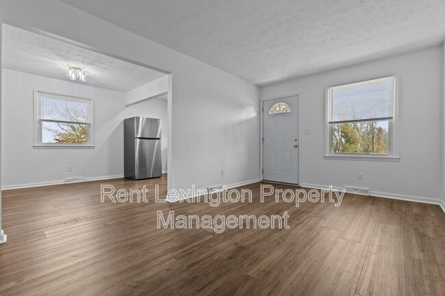 Building Photo - 4021 Victoria Way