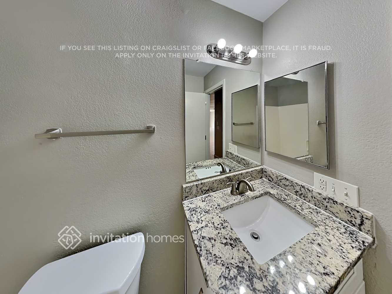 Building Photo - 1039 E Desert Moon Trail