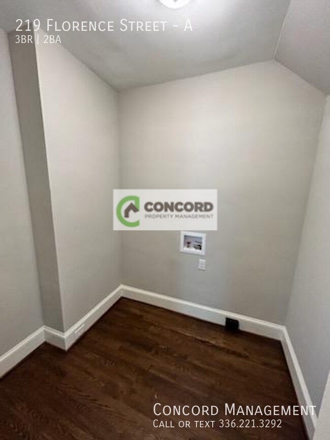 Building Photo - 219 Florence St