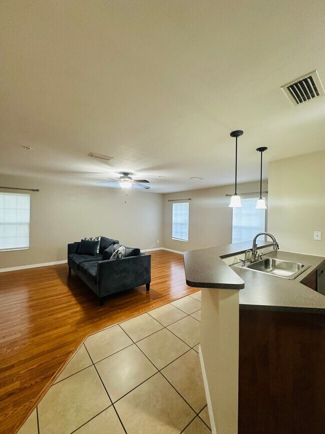 Building Photo - Beautiful 2/2 in Allen's Park available NOW