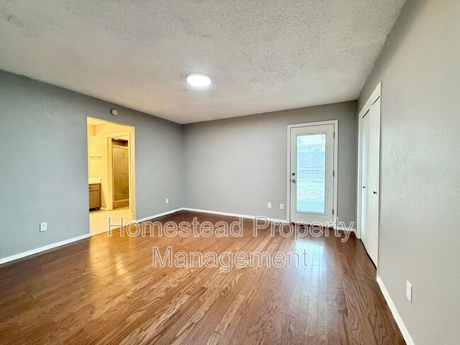Building Photo - 10445 Dover Dr