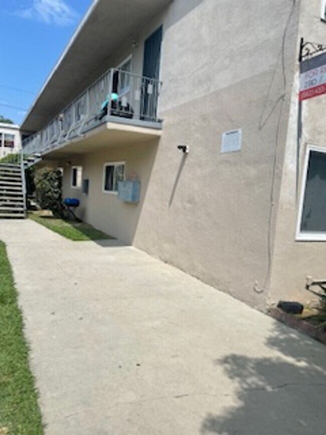 Primary Photo - Lower 1 Bedroom 1 Bath in Long Beach