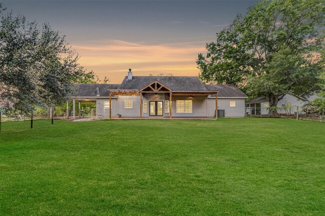 Building Photo - 8411 Syms St