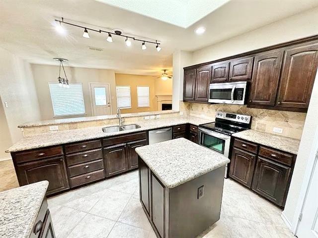 Building Photo - 3020 Tamarack Ln