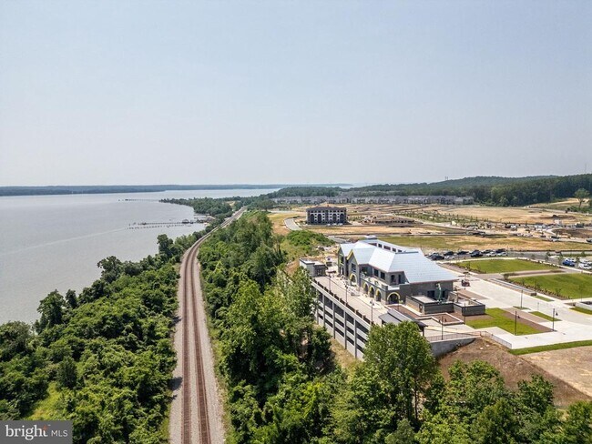 Building Photo - 1747 Riverbluff Ave