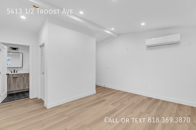 Building Photo - 5413 1/2 Troost Ave-