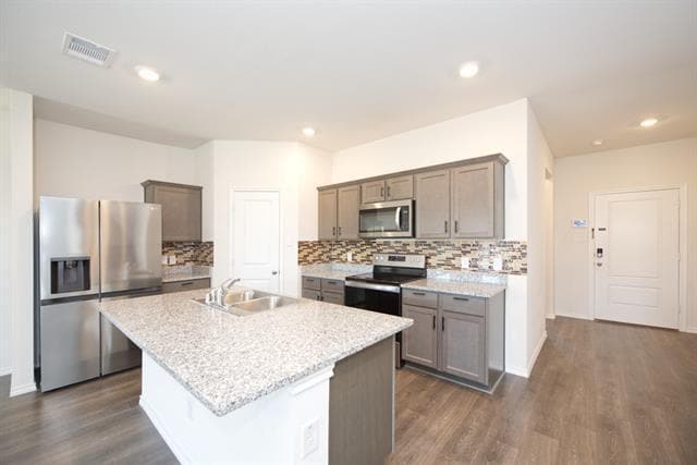 Building Photo - 6225 Bracken Dr