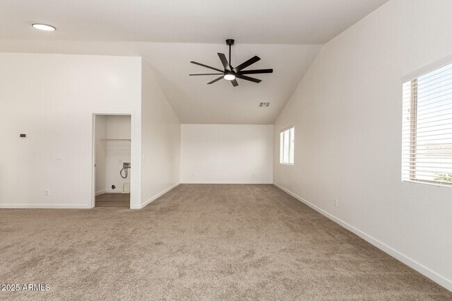 Building Photo - 479 E Dragon Springs Dr