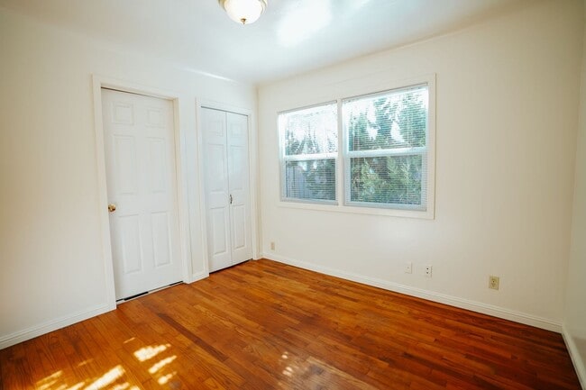 Building Photo - 1911 H St