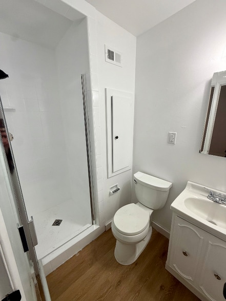 Building Photo - 1120 Ave H-6