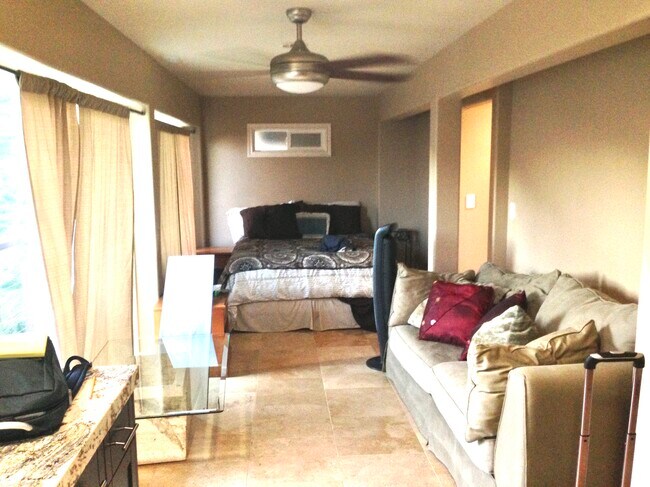 Building Photo - 810 Ekoa Pl