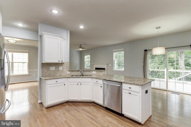 Building Photo - 6935 Heritage Crossing