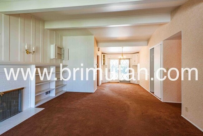 Building Photo - 2630 Lincoln Ln