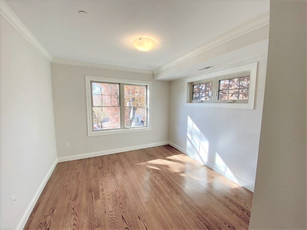 Building Photo - 8 Maplewood St