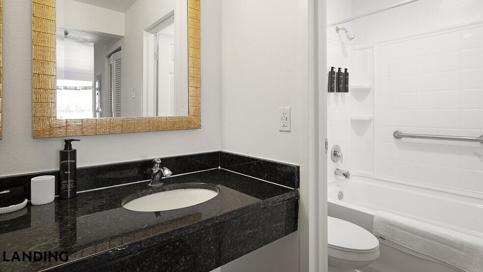 Building Photo - 2851 Maingate Village Cir