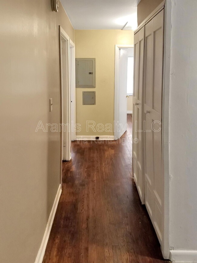 Building Photo - 2642 Santa Monica Dr NW