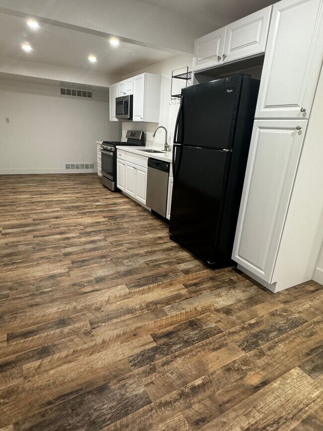 Building Photo - Beautiful Orem Basement Apartment for rent!
