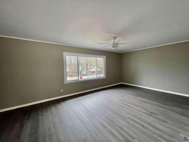 Building Photo - 107 Evelyn Dr