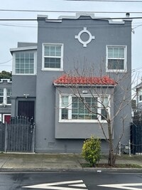 Building Photo - Available now! Emeryville 4 bedroom 3 bath house with Studio loftspace unit