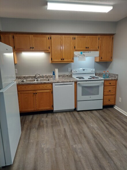 Kitchen - 115 Shearer St