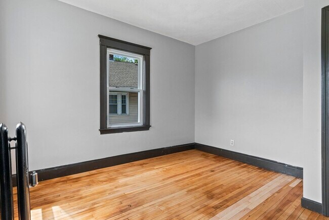 Building Photo - 33 Bigelow St