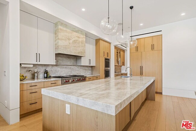 Building Photo - 9206 Monte Mar Dr