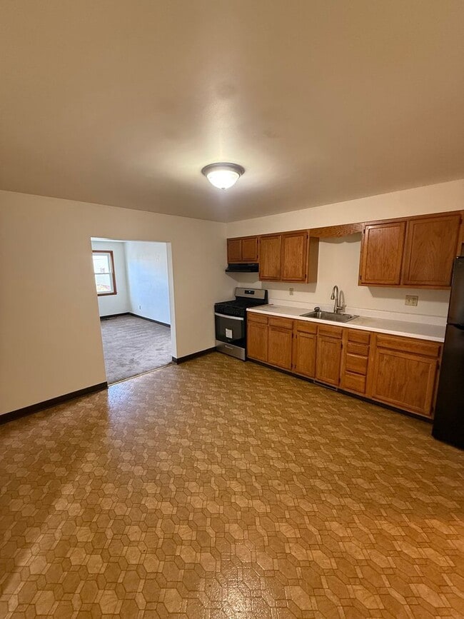 Building Photo - 702c E 9th Ave