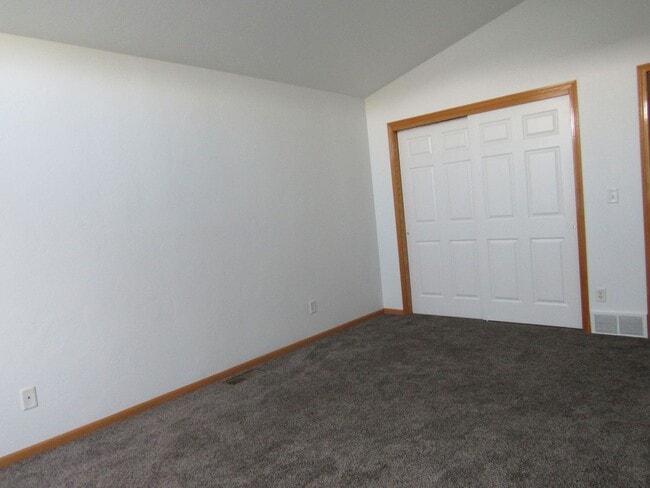Building Photo - Gorgeous! Spacious Westside Home