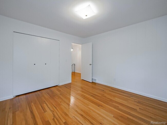 Building Photo - 7580 Thornwood St