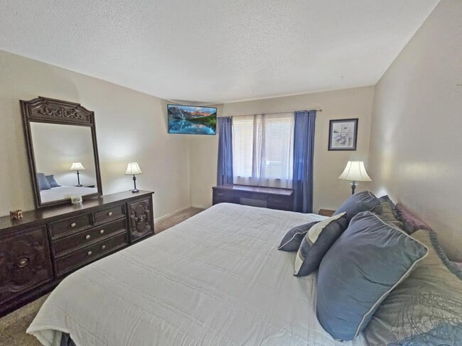 Building Photo - 3201 Emerson St