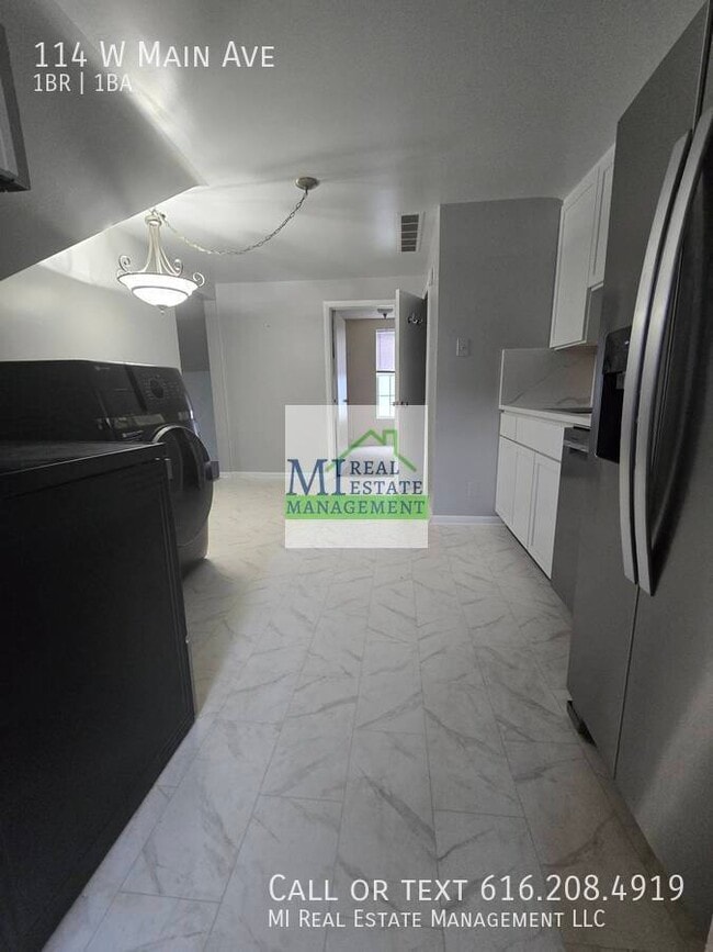 Building Photo - 114 W Main Ave