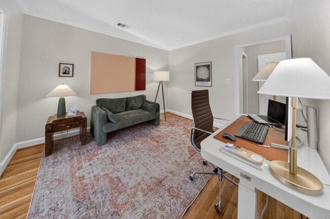 Building Photo - 4453 Westover Pl NW