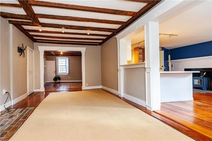 Building Photo - 19 King St