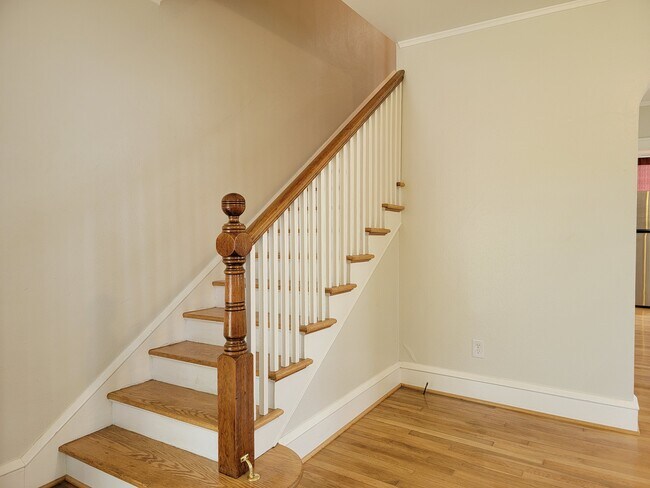 Building Photo - 69 Greenbriar Ave