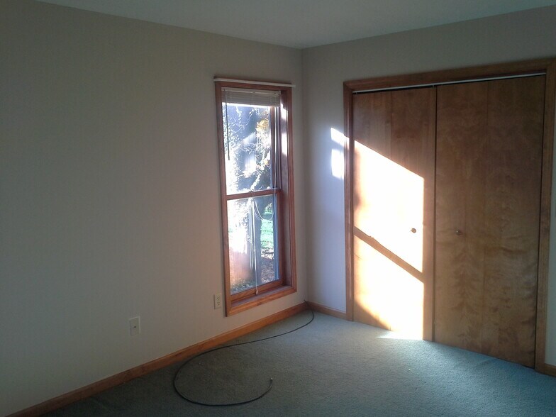 Building Photo - 8834 State Rd