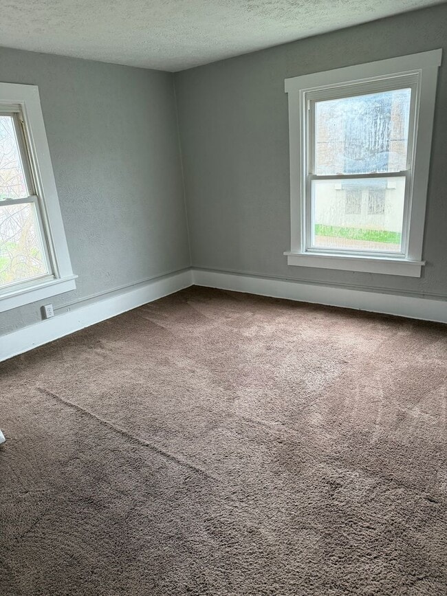 Building Photo - 1801 3rd St SE