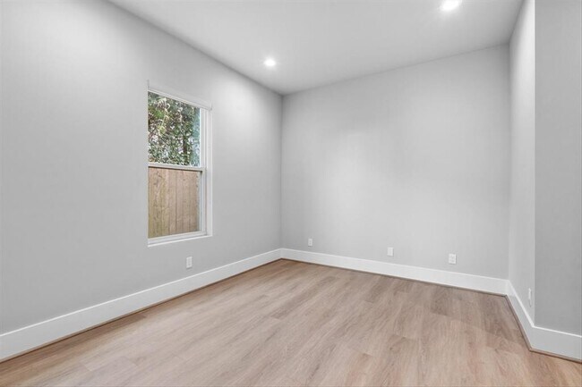 Building Photo - 1621 Wheeler Ave