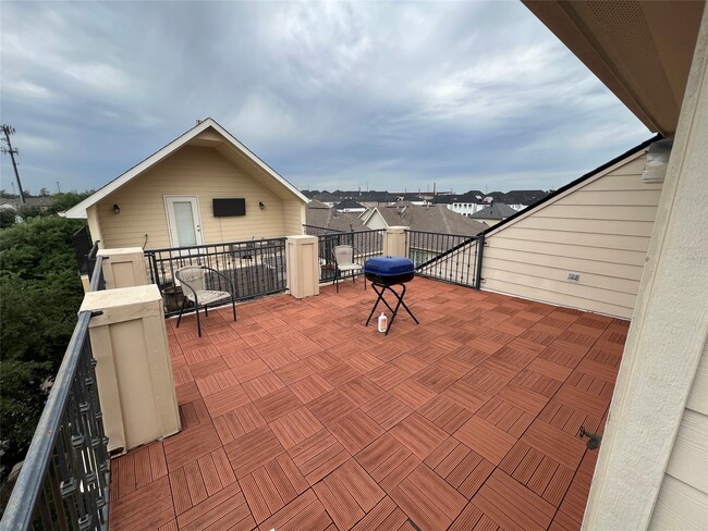 Building Photo - 5940 Kansas St