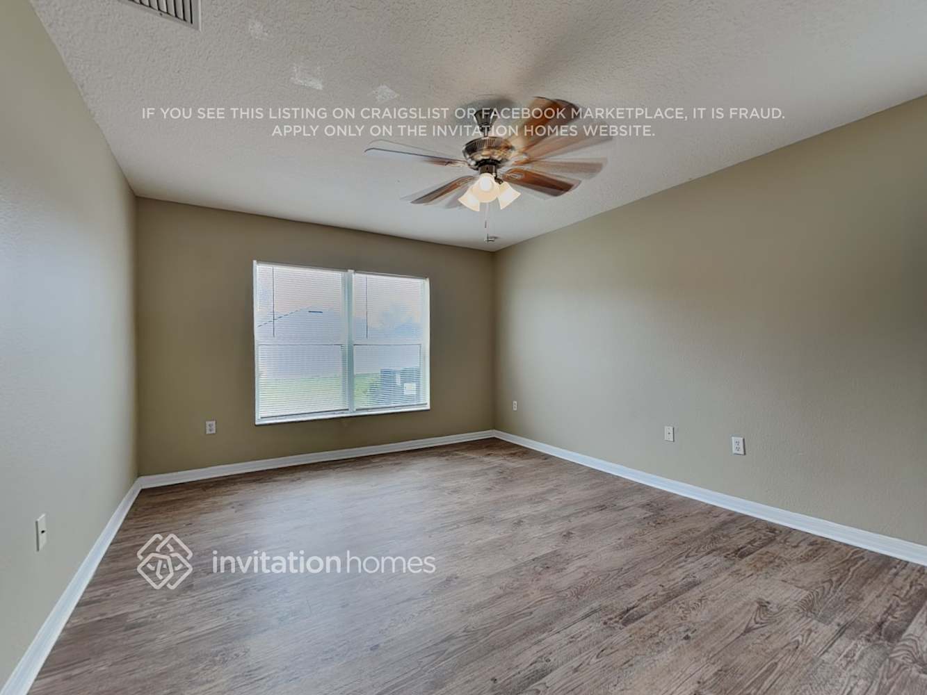 Building Photo - 2458 Hamlet Cir