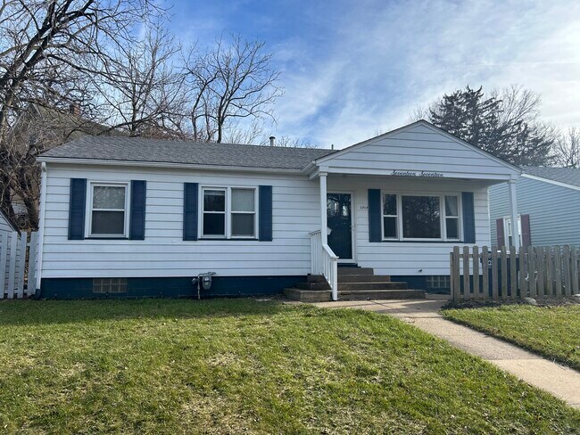 Primary Photo - 1717 Kirkwood Blvd