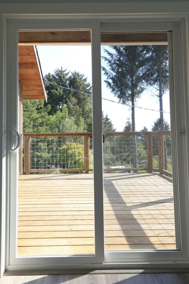 Building Photo - 287/289