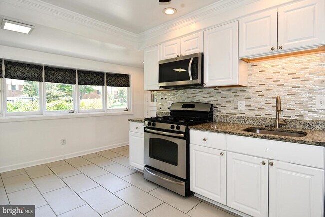 Building Photo - 4842 Randolph Dr