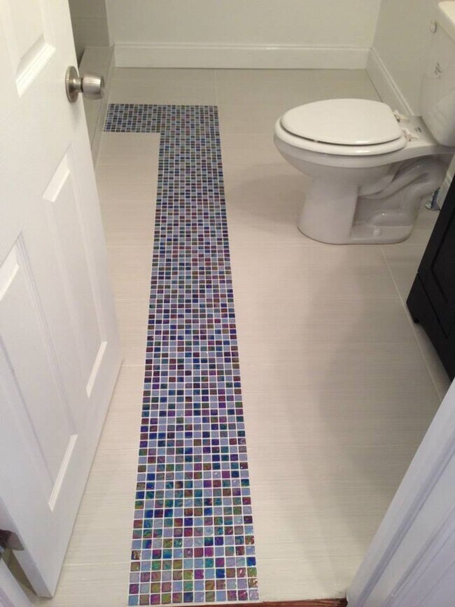 Building Photo - Platinum Quality Renovation in South Side Flats. Open Layout, Designer Kitchen, Huge Bathrooms. A/C!