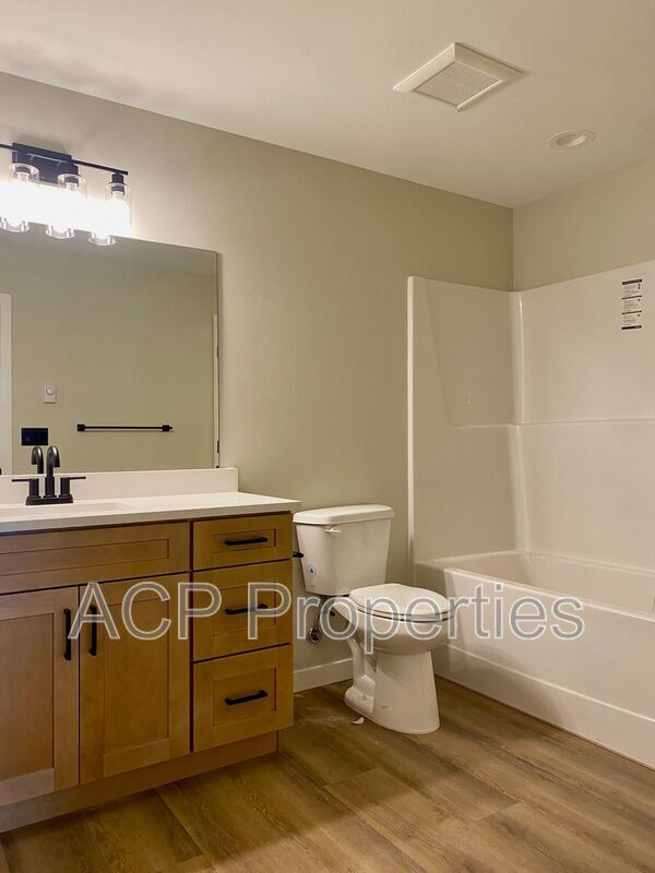 Building Photo - 110 Baker St