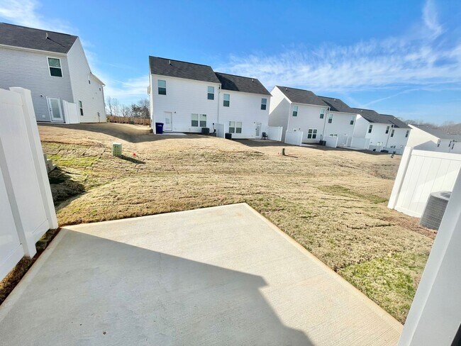 Building Photo - Beautiful 3BR, 2.5BA Home with Owner’s Suite & Designer Upgrades - Available 08/20