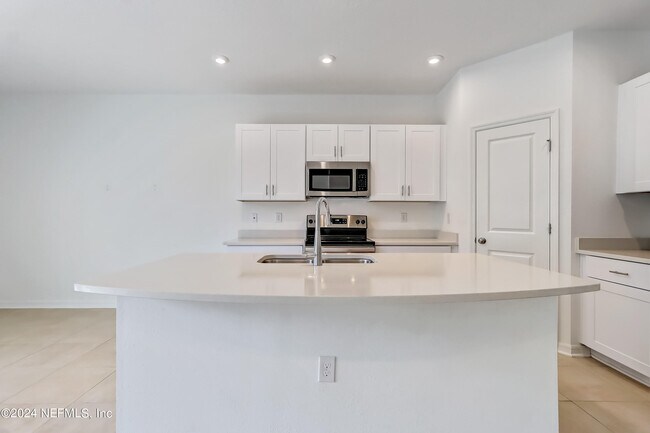 Building Photo - 280 Anthony Dr